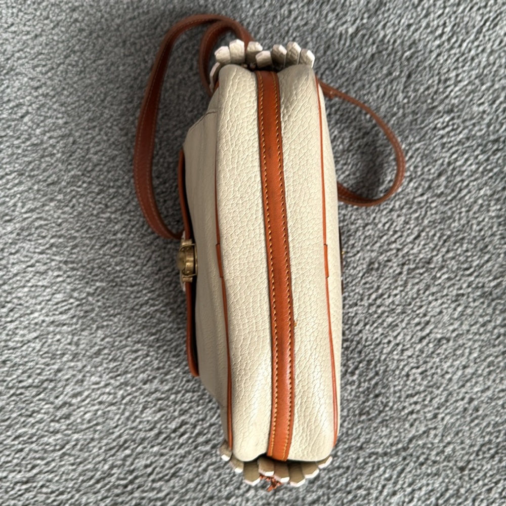 Rare-Vintage Dooney & Bourke Cream & Brown Leather Kitty Crossbody Bag. - Picture 6 of 14